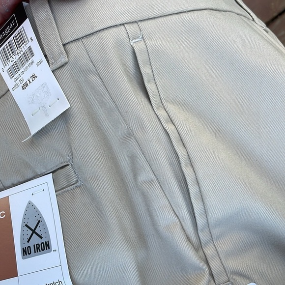 Haggar Classic Khaki 40 x 27 Plain Front no Iron Pant - Picture 3 of 11